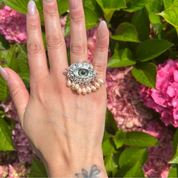 Silver Eyeball Ring with Gift Box. Halloween. Unique. Weird. Statement Piece. - Picture 5 of 7